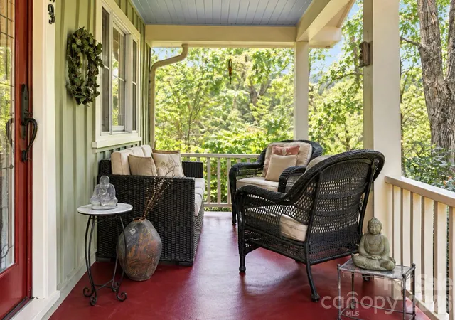 Photo 2 of Single family home for sale at 33 Pinecroft Rd, Asheville, NC 28804 | MLS# 4423125 | Listing updated on 2026-09-16