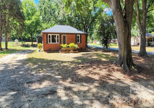 Photo 2 of Single family home for sale at 200 Staton Rd, Gastonia, NC 28056 | MLS# 4423132 | Listing updated on 2026-09-22