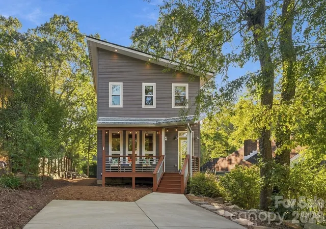 Photo 1 of Single family home for sale at 84 Middlemont Ave, Asheville, NC 28806 | MLS# 4423134 | Listing updated on 2026-10-10