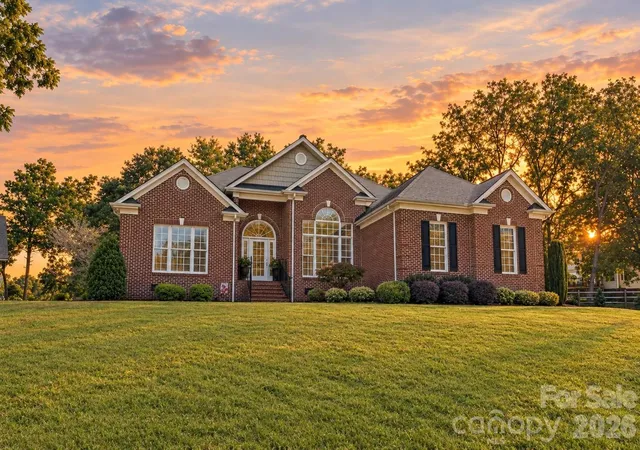 Photo 1 of Single family home for sale at 5125 Walnut Grv Ct, Mount Holly, NC 28120 | MLS# 4423136 | Listing updated on 2026-10-07