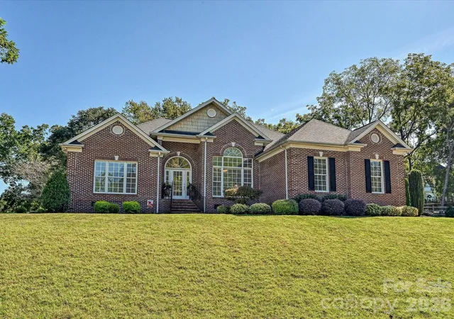 Photo 2 of Single family home for sale at 5125 Walnut Grv Ct, Mount Holly, NC 28120 | MLS# 4423136 | Listing updated on 2026-10-07