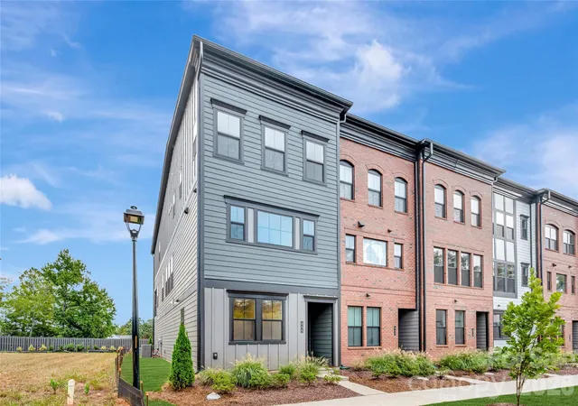 Photo 2 of Townhouse for sale at 444 Old Town Village Rd, Waxhaw, NC 28173 | MLS# 4423139 | Listing updated on 2026-10-04