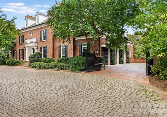 Photo 2 of Mansion for sale at 1811 Queens Rd W, Charlotte, NC 28207 | MLS# 4423142 | Listing updated on 2026-09-29