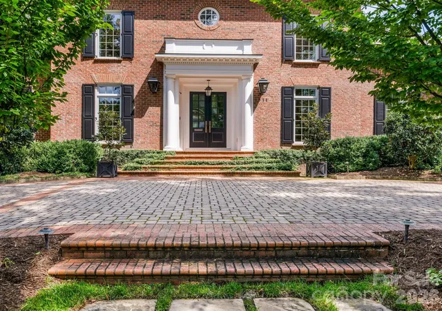 Photo 3 of Mansion for sale at 1811 Queens Rd W, Charlotte, NC 28207 | MLS# 4423142 | Listing updated on 2026-09-29