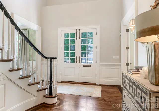 Photo 3 of Single family home for sale at 1811 Queens Rd W, Charlotte, NC 28207 | MLS# 4423142 | Listing updated on 2026-09-29