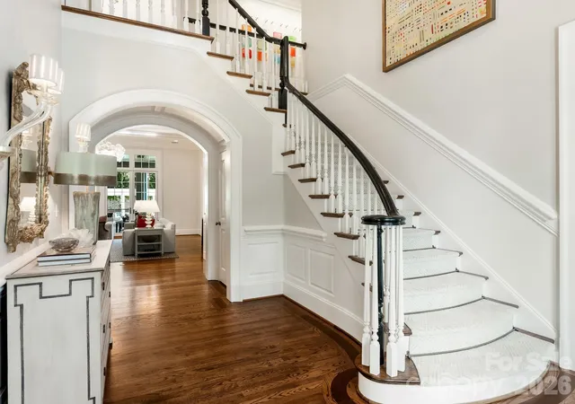 Photo 4 of Single family home for sale at 1811 Queens Rd W, Charlotte, NC 28207 | MLS# 4423142 | Listing updated on 2026-09-29