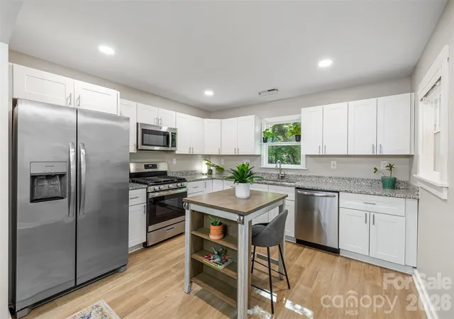 Photo 1 of Sale Pending at 424 Arbor Dr, Waxhaw, NC 28173 | MLS# 4423149 | Listing updated on 2026-09-23