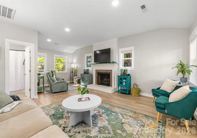 Photo 3 of Sale Pending at 424 Arbor Dr, Waxhaw, NC 28173 | MLS# 4423149 | Listing updated on 2026-09-23