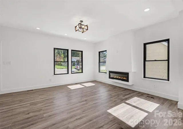 Photo 3 of Single family home for sale at 638 E Black St, Rock Hill, SC 29730 | MLS# 4423165 | Listing updated on 2026-09-15