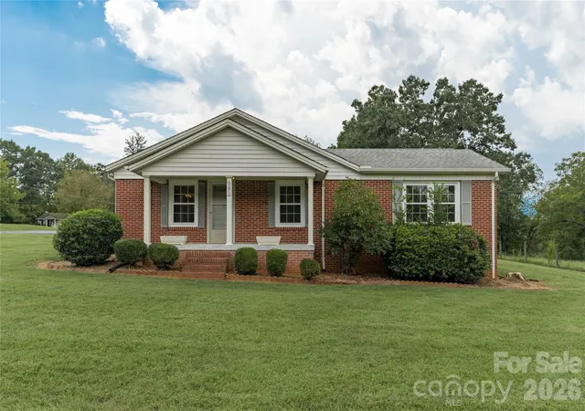 Photo 1 of Single family home for sale at 5271 Harris Farm Rd, Hickory, NC 28602 | MLS# 4423168 | Listing updated on 2026-09-12