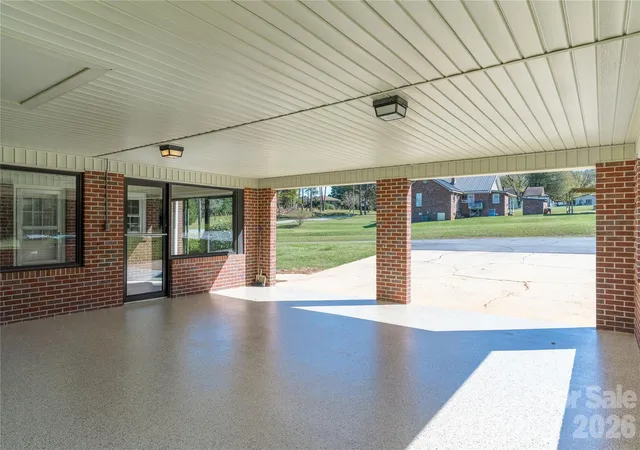 Photo 4 of Single family home for sale at 5271 Harris Farm Rd, Hickory, NC 28602 | MLS# 4423168 | Listing updated on 2026-10-18