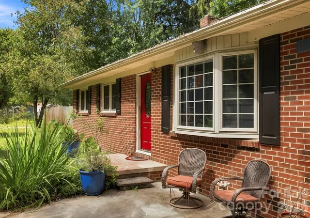 Photo 2 of Single family home for sale at 10687 Cruso Rd, Canton, NC 28716 | MLS# 4423169 | Listing updated on 2026-09-19