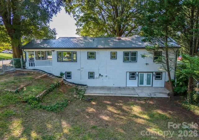 Photo 3 of Single family home for sale at 425 Roberts St, Salisbury, NC 28144 | MLS# 4423175 | Listing updated on 2026-09-23