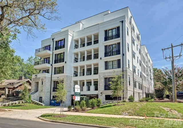 Photo 1 of Condo for sale at 409 Queens Rd #303, Charlotte, NC 28207 | MLS# 4423183 | Listing updated on 2026-09-29