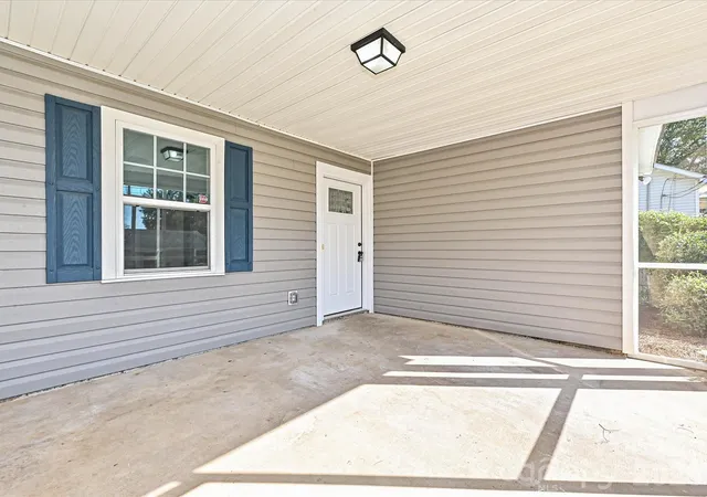 Photo 2 of Single family home for sale at 402 Jones St, Charlotte, NC 28208 | MLS# 4423184 | Listing updated on 2026-09-16