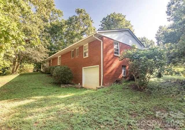 Photo 3 of Single family home for sale at 235 Landis Rd, Marion, NC 28752 | MLS# 4423197 | Listing updated on 2026-09-28