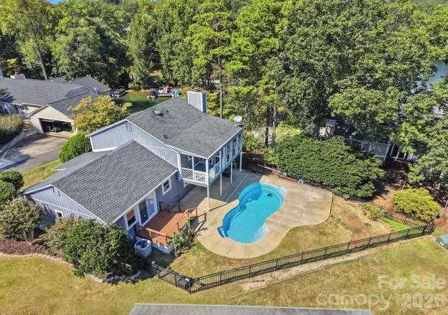 Photo 1 of Single family home for sale at 3022 Point Clear Dr, Fort Mill, SC 29708 | MLS# 4423199 | Listing updated on 2026-10-06
