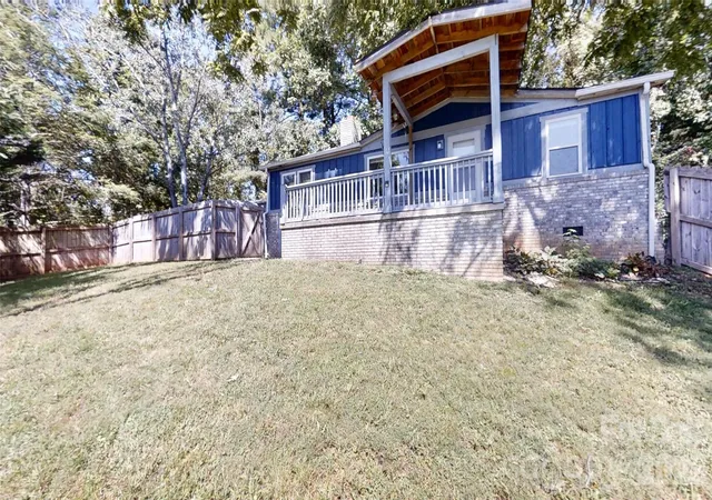 Photo 2 of Single family home for sale at 7 Fieldtop Ln, Arden, NC 28704 | MLS# 4423200 | Listing updated on 2026-09-16