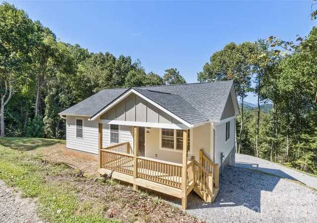 Photo 1 of Single family home for sale at 340 Matthew Ln, Canton, NC 28716 | MLS# 4423221 | Listing updated on 2026-09-19