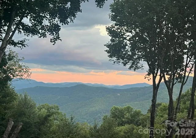 Photo 2 of Single family home for sale at 476 Waterford Dr, Maggie Valley, NC 28751 | MLS# 4423224 | Listing updated on 2026-09-27