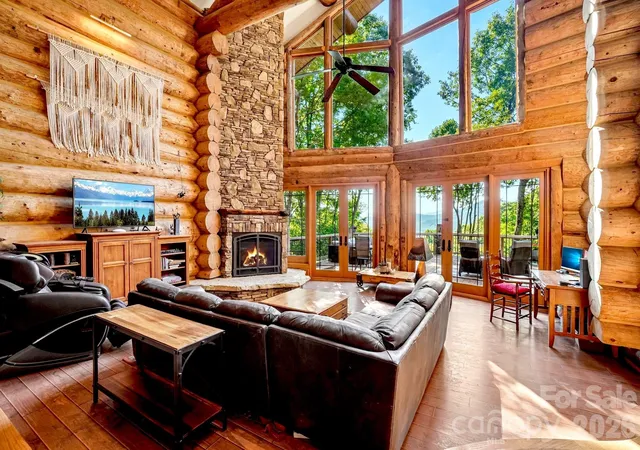Photo 3 of Single family home for sale at 476 Waterford Dr, Maggie Valley, NC 28751 | MLS# 4423224 | Listing updated on 2026-09-27