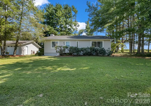 Photo 3 of Single family home for sale at 3 Apple Blossom Ln, Hendersonville, NC 28792 | MLS# 4423233 | Listing updated on 2026-09-12