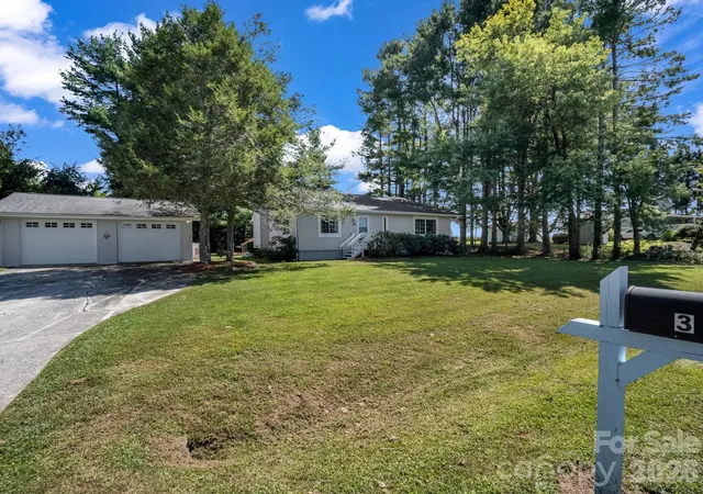 Photo 3 of Single family home for sale at 3 Apple Blossom Ln, Hendersonville, NC 28792 | MLS# 4423233 | Listing updated on 2026-09-12