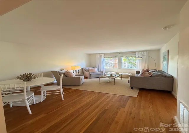 Listing Photo 4 - Condo for sale in building located at 105 S Laurel Ave, Charlotte, NC 28207 - Unit #92B