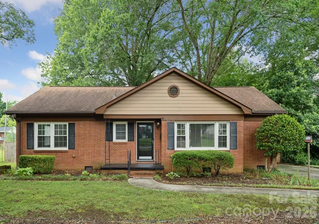 Photo 2 of Single family home for sale at 1818 Woodland Dr, Charlotte, NC 28205 | MLS# 4423270 | Listing updated on 2026-09-29