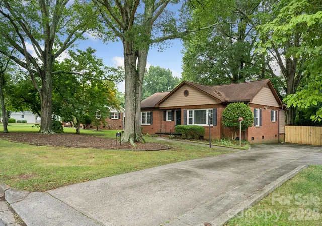 Photo 3 of Single family home for sale at 1818 Woodland Dr, Charlotte, NC 28205 | MLS# 4423270 | Listing updated on 2026-09-29