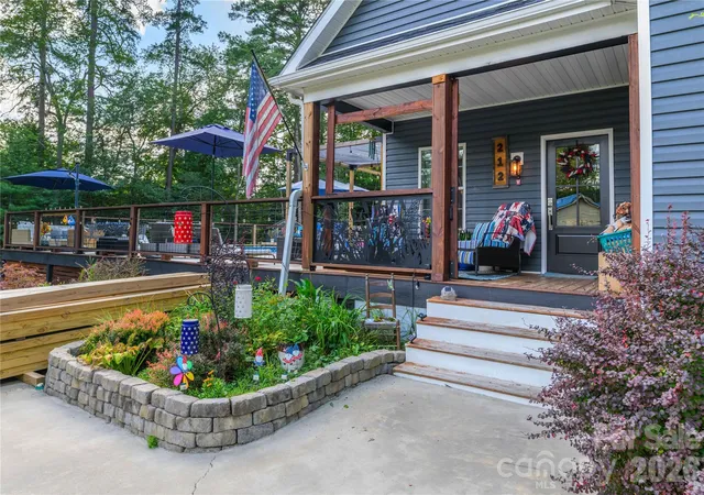 Photo 3 of Single family home for sale at 212 W Sunset Ridge Dr, Etowah, NC 28729 | MLS# 4423280 | Listing updated on 2026-09-30