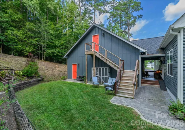 Photo 3 of Single family home for sale at 212 W Sunset Ridge Dr, Etowah, NC 28729 | MLS# 4423280 | Listing updated on 2026-09-30