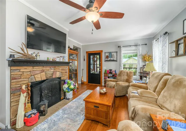 Photo 4 of Single family home for sale at 212 W Sunset Ridge Dr, Etowah, NC 28729 | MLS# 4423280 | Listing updated on 2026-09-30