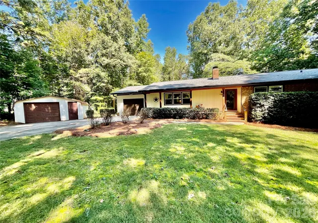 Photo 2 of Single family home for sale at 9500 Harvest Ln, Davidson, NC 28036 | MLS# 4423283 | Listing updated on 2026-09-19