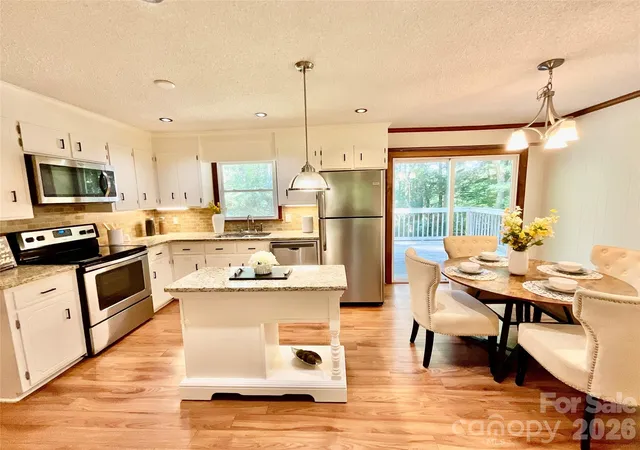 Photo 4 of Single family home for sale at 9500 Harvest Ln, Davidson, NC 28036 | MLS# 4423283 | Listing updated on 2026-09-19