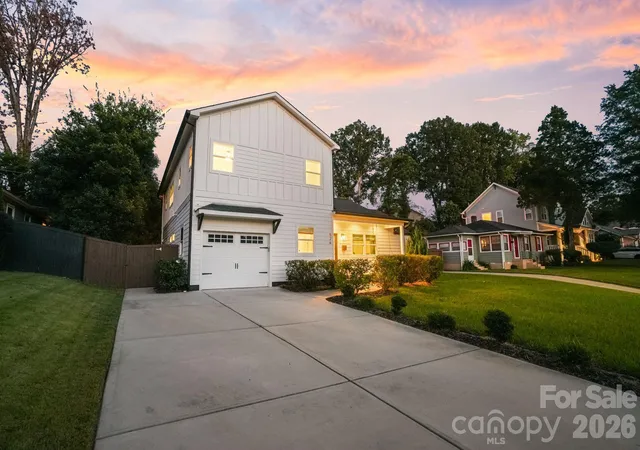 Photo 2 of Single family home for sale at 526 Seldon Dr, Charlotte, NC 28216 | MLS# 4423284 | Listing updated on 2026-09-24