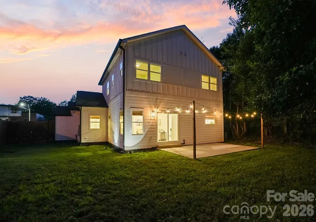 Photo 3 of Single family home for sale at 526 Seldon Dr, Charlotte, NC 28216 | MLS# 4423284 | Listing updated on 2026-09-24