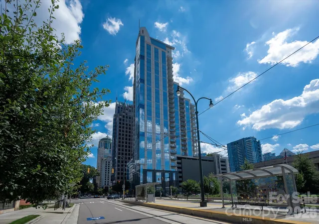 Photo 2 of Condo for sale at 333 W Trade St #2005, Charlotte, NC 28202 | MLS# 4423288 | Listing updated on 2026-10-07