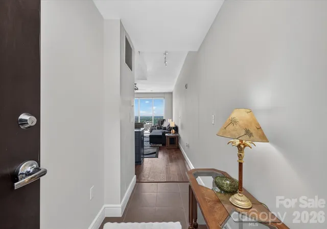 Listing Photo 4 - Condo for sale in building located at 333 W Trade St, Charlotte, NC 28202 - Unit #2005