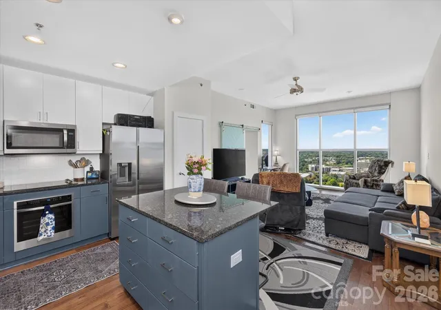 Listing Photo 5 - Condo for sale in building located at 333 W Trade St, Charlotte, NC 28202 - Unit #2005