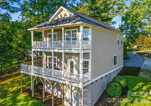 Photo 1 of Single family home for sale at 14 Summit Cir, Hendersonville, NC 28739 | MLS# 4423309 | Listing updated on 2026-10-07