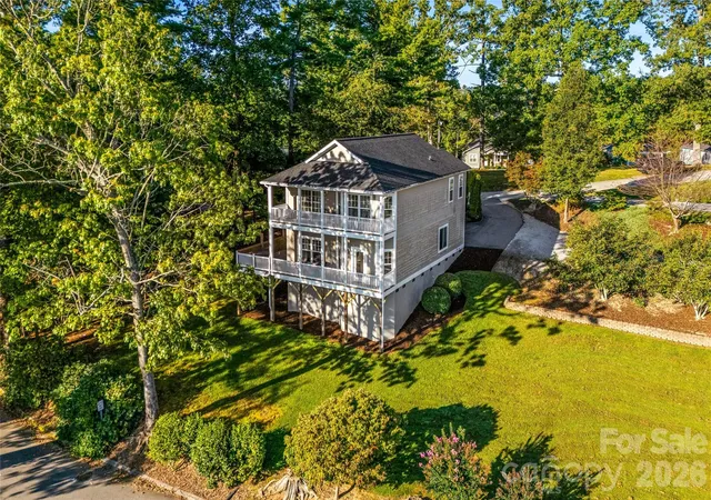 Photo 4 of Single family home for sale at 14 Summit Cir, Hendersonville, NC 28739 | MLS# 4423309 | Listing updated on 2026-10-07