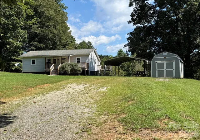 Photo 1 of Single family home for sale at 44 Oak Hl Rd, Nebo, NC 28761 | MLS# 4423318 | Listing updated on 2026-09-28