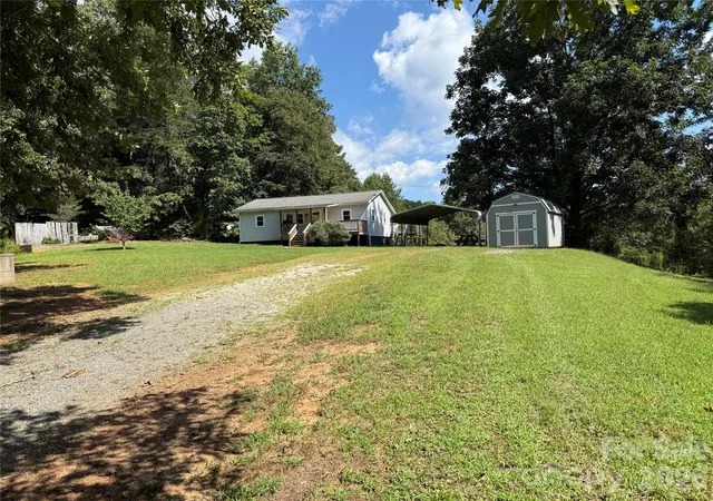 Photo 4 of Single family home for sale at 44 Oak Hl Rd, Nebo, NC 28761 | MLS# 4423318 | Listing updated on 2026-09-28