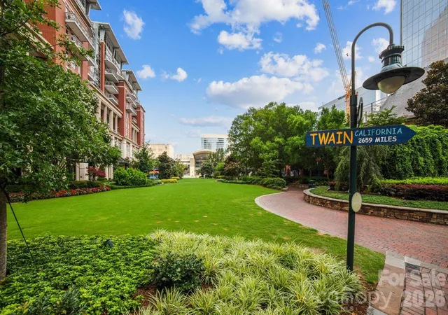 Listing Photo 2 - Condo for sale in building located at 230 S Tryon St, Charlotte, NC 28202 - Unit #511
