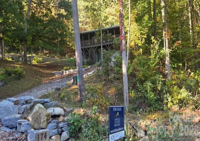 Photo 2 of Single family home for sale at 174 Nix Crk Rd, Canton, NC 28716 | MLS# 4423331 | Listing updated on 2026-10-08