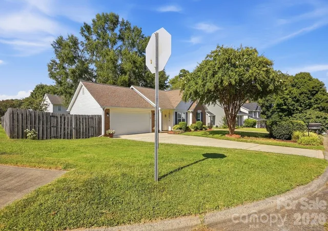 Photo 3 of Single family home for sale at 7601 Gillman Ct, Charlotte, NC 28269 | MLS# 4423349 | Listing updated on 2026-10-08