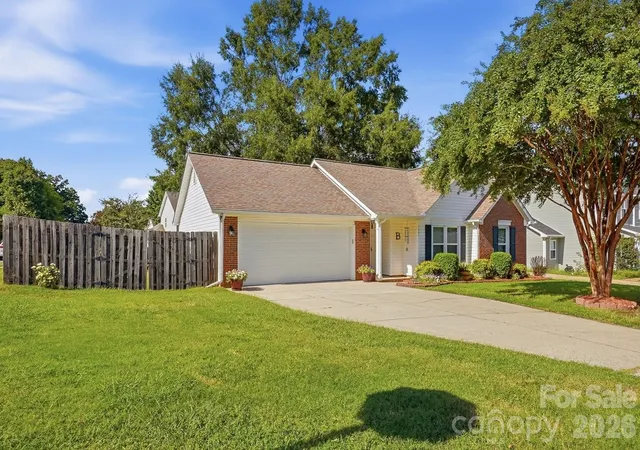 Photo 4 of Single family home for sale at 7601 Gillman Ct, Charlotte, NC 28269 | MLS# 4423349 | Listing updated on 2026-10-08