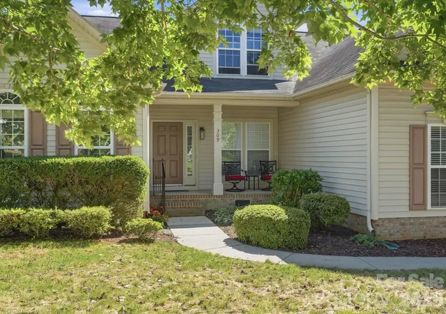 Photo 2 of Sale Pending at 309 Chorus Rd, Fort Mill, SC 29715 | MLS# 4423353 | Listing updated on 2026-10-08