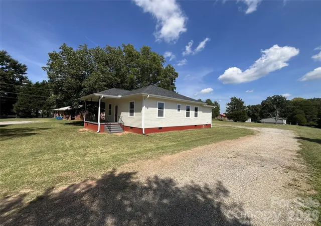 Photo 3 of Single family home for sale at 6270 Nc 16 Hwy N, Conover, NC 28613 | MLS# 4423355 | Listing updated on 2026-10-14